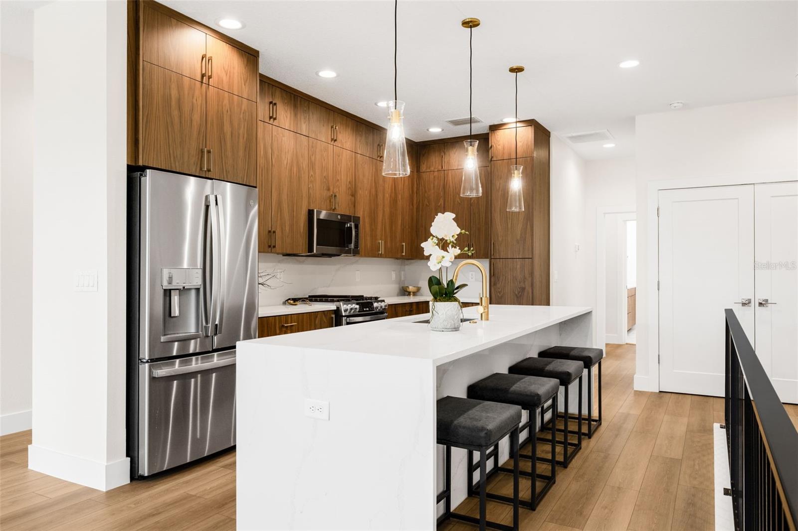 490 87TH AVENUE NORTH, ST PETERSBURG, FL, 33702