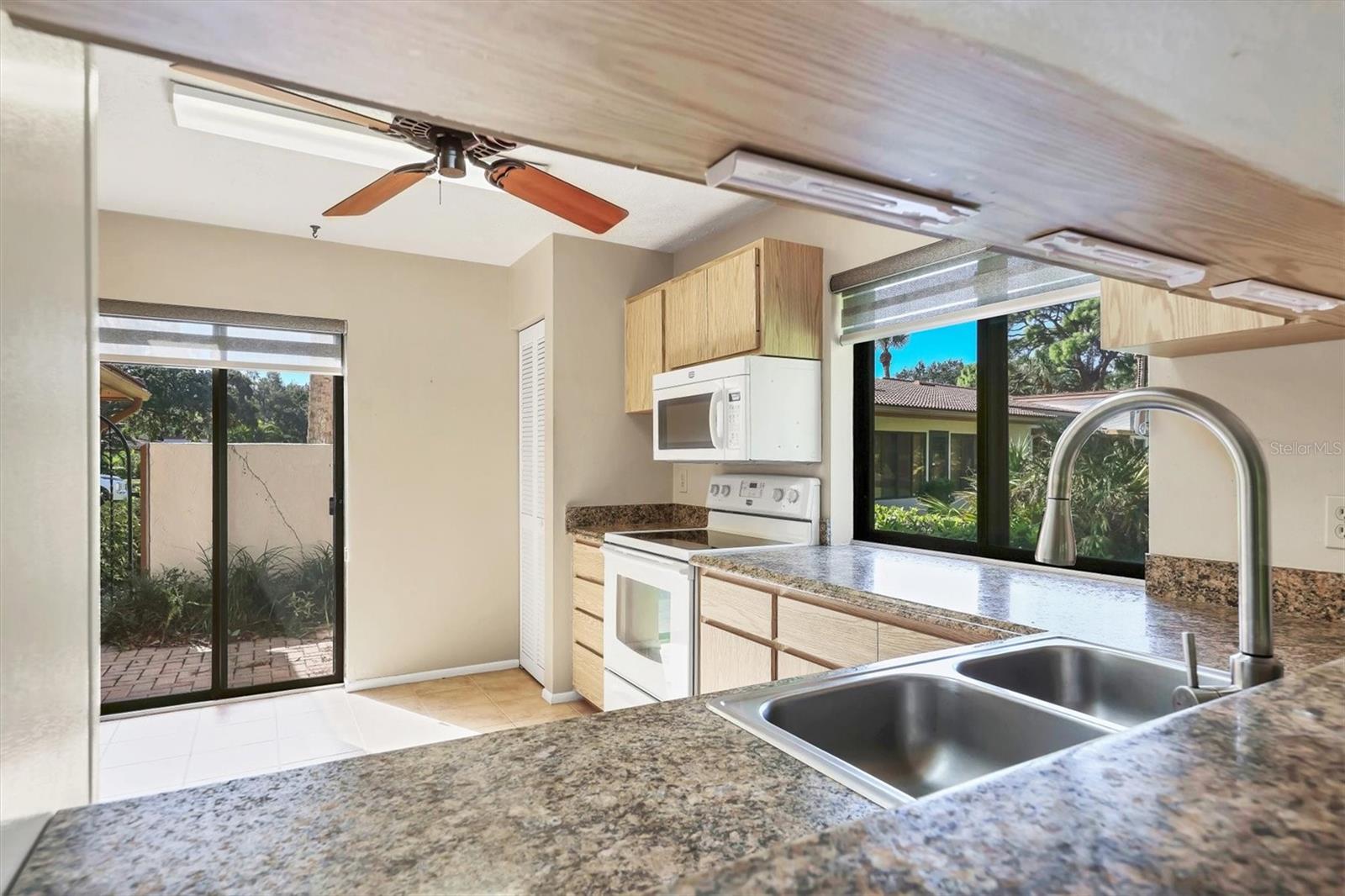 6403 PELICAN DR, BRADENTON, FL, 34210