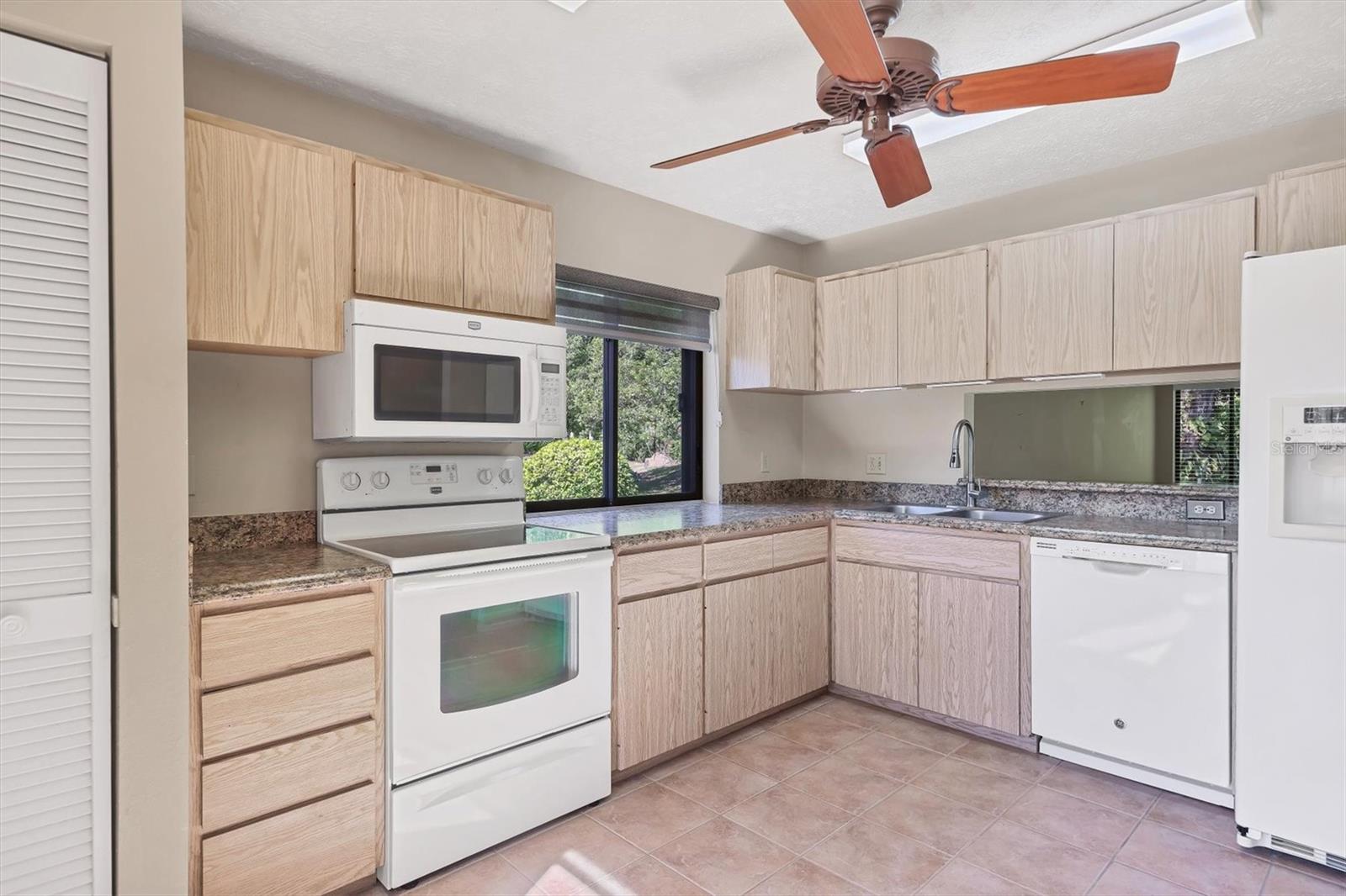 6403 PELICAN DR, BRADENTON, FL, 34210