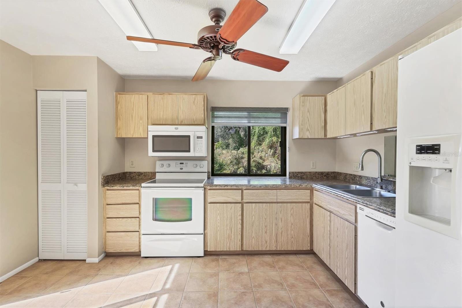 6403 PELICAN DR, BRADENTON, FL, 34210