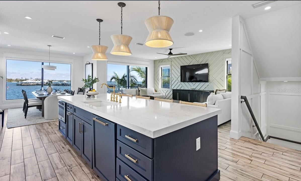 203 BAY DR N, BRADENTON BEACH, FL, 34217