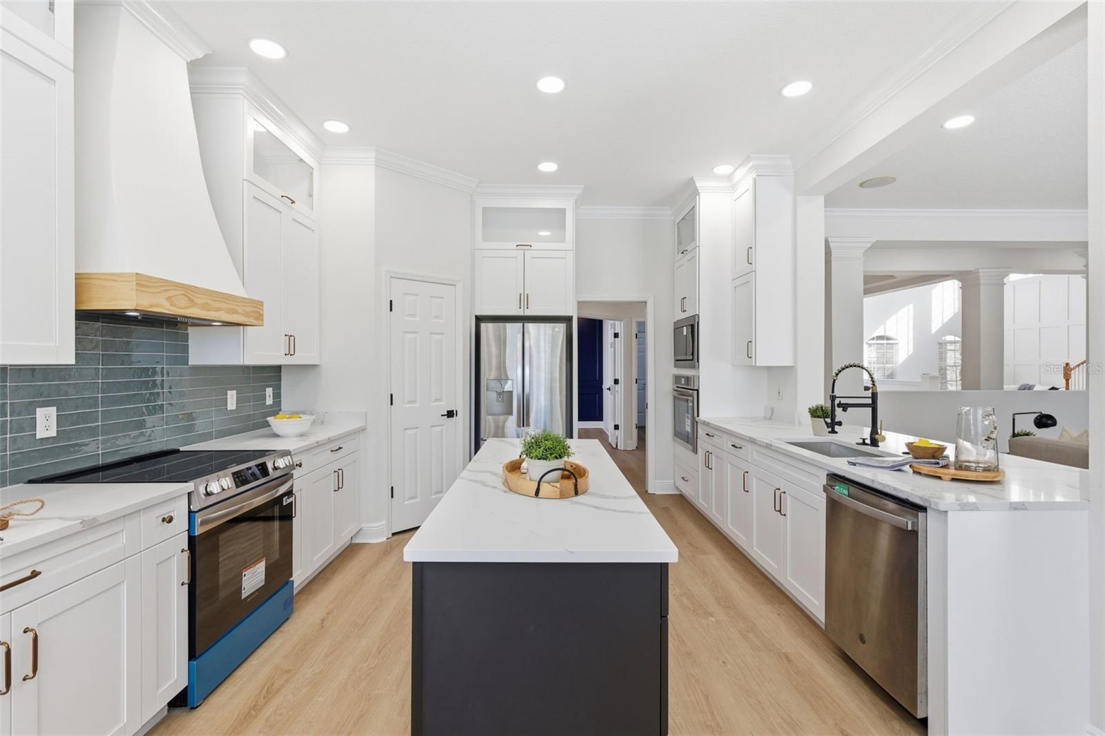 10145 DEERCLIFF DR, TAMPA, FL, 33647