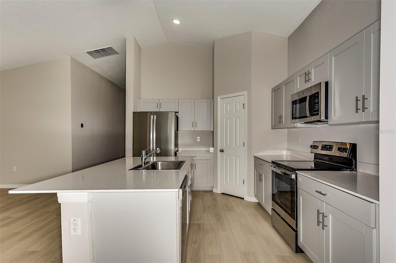 1049 FORESHORE LN, HAINES CITY, FL, 33844