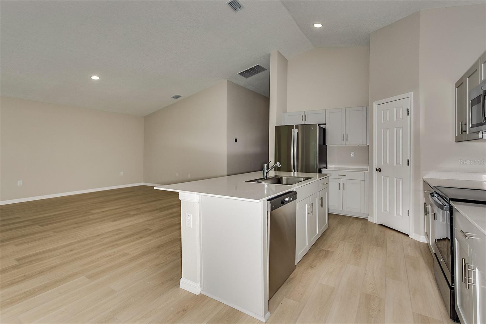 1049 FORESHORE LN, HAINES CITY, FL, 33844