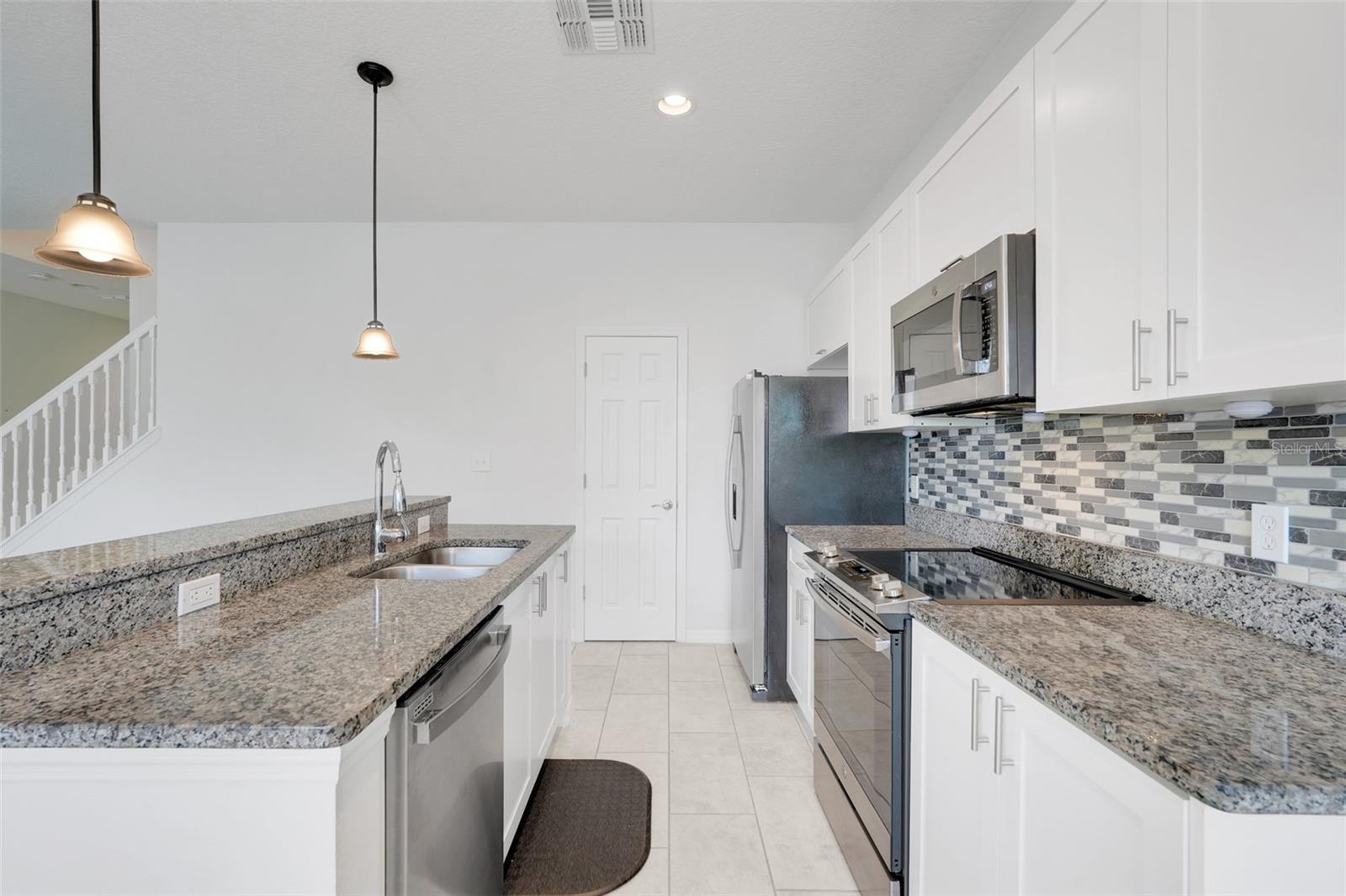 1020 LAKEFRONT VILLAGE DR, CLERMONT, FL, 34711