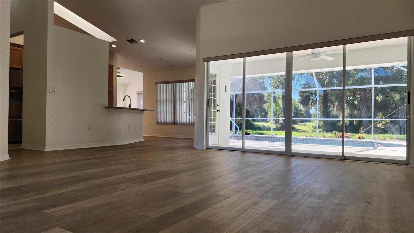 692 ROTONDA CIR, ROTONDA WEST, FL, 33947