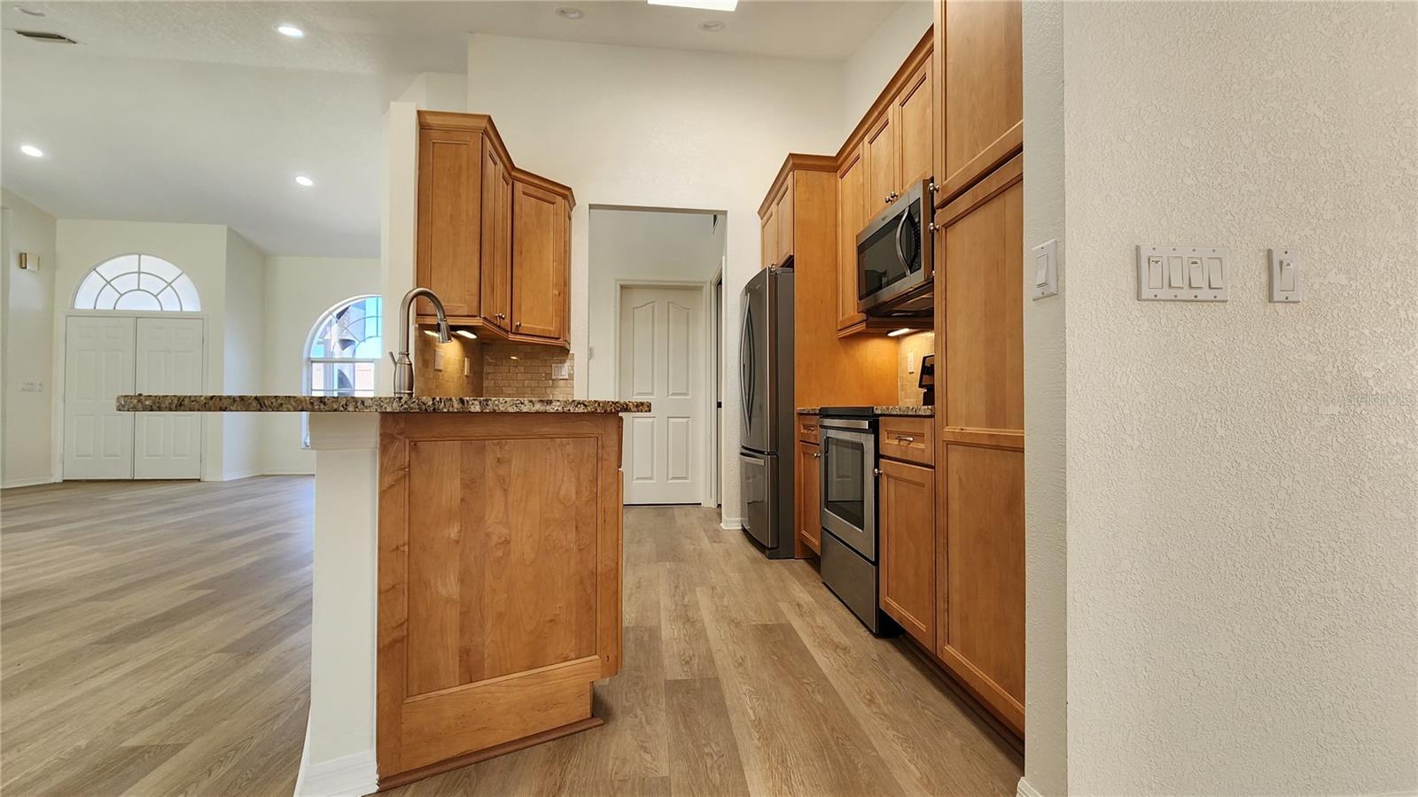 692 ROTONDA CIR, ROTONDA WEST, FL, 33947