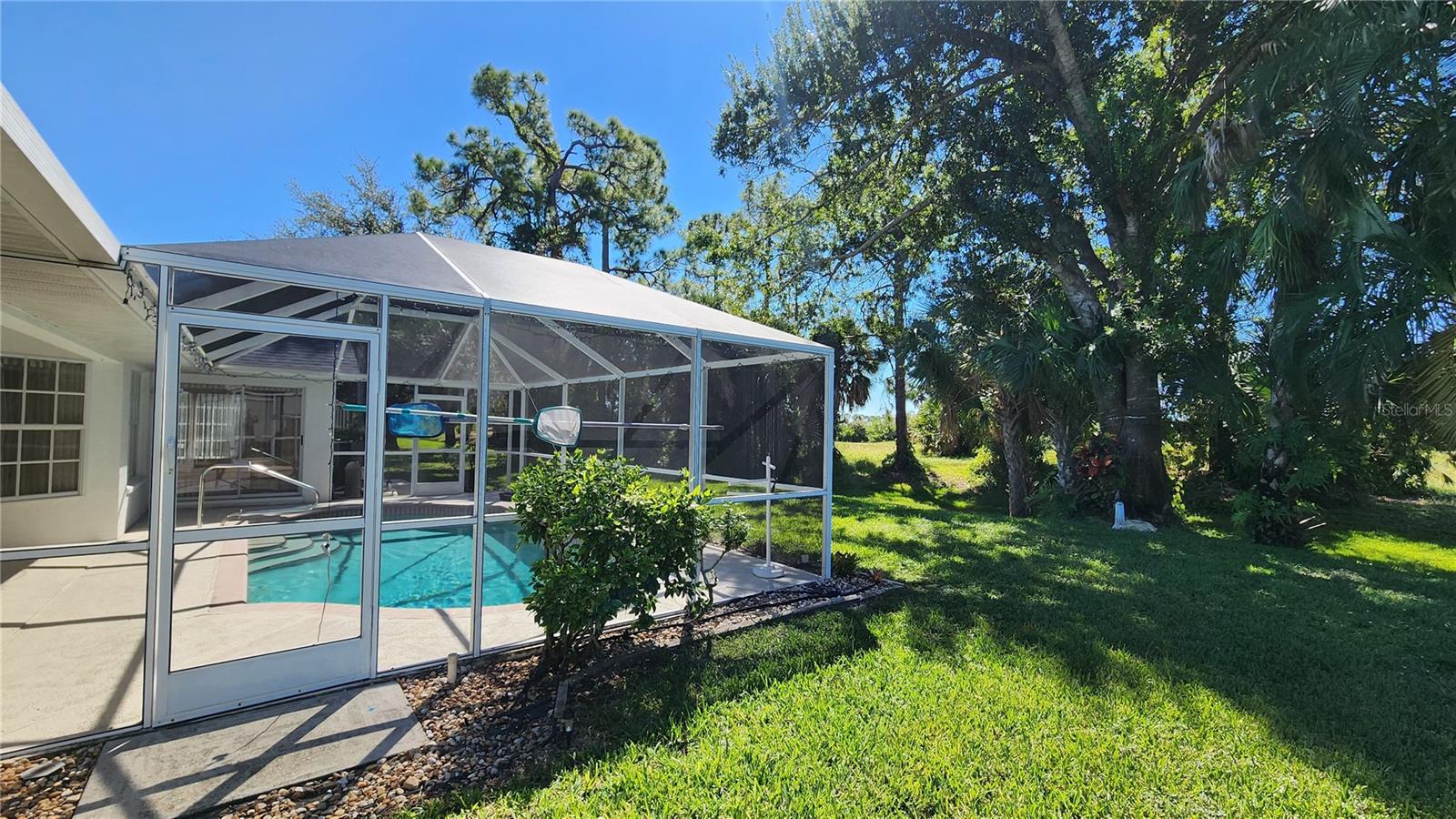 692 ROTONDA CIR, ROTONDA WEST, FL, 33947