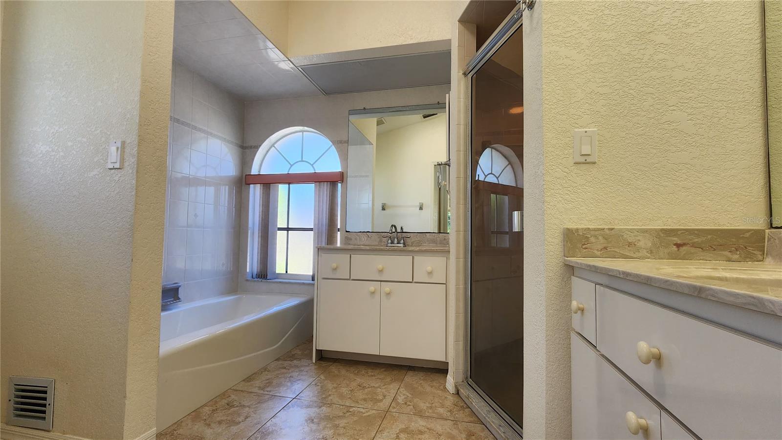 692 ROTONDA CIR, ROTONDA WEST, FL, 33947