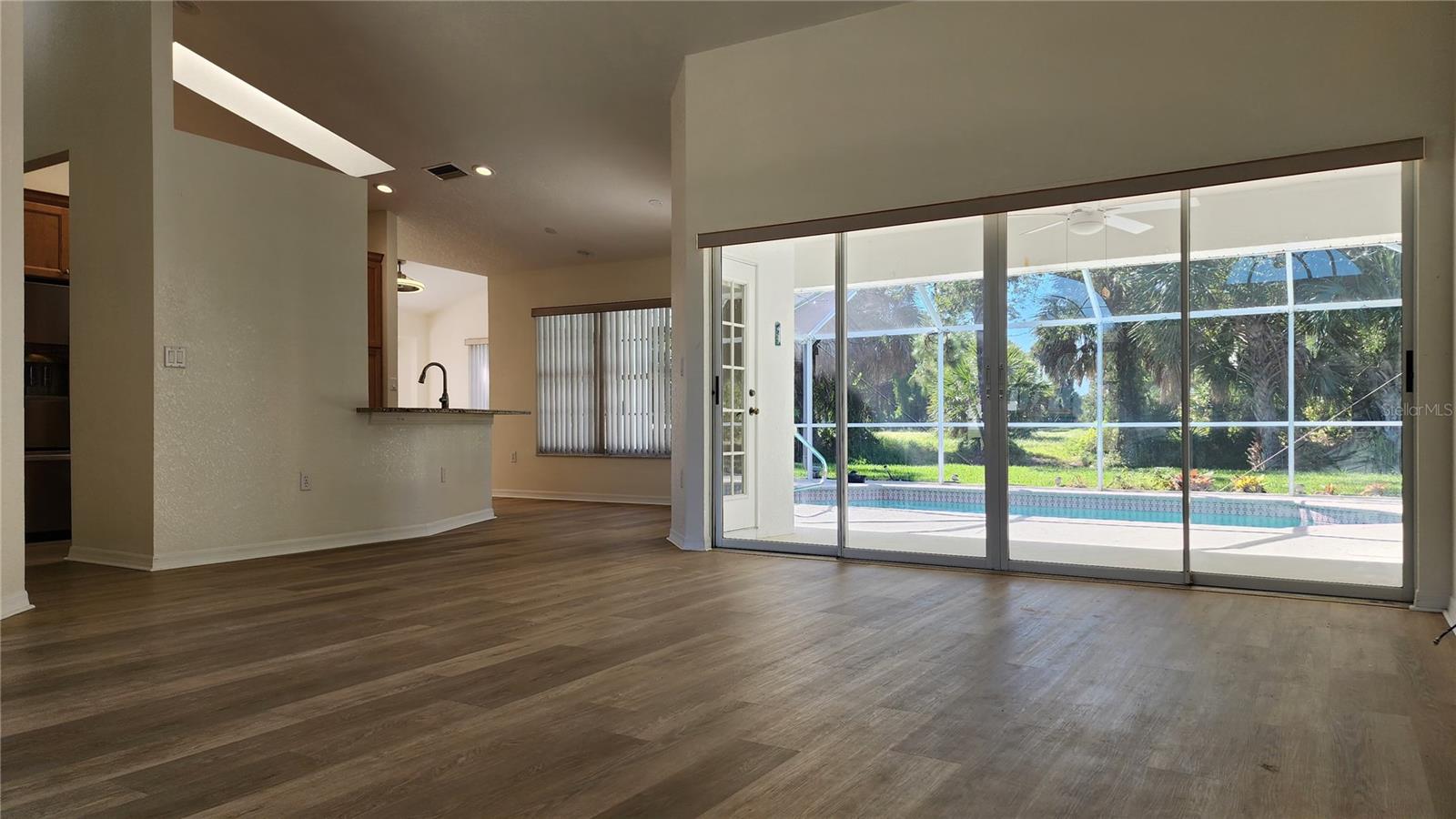 692 ROTONDA CIR, ROTONDA WEST, FL, 33947