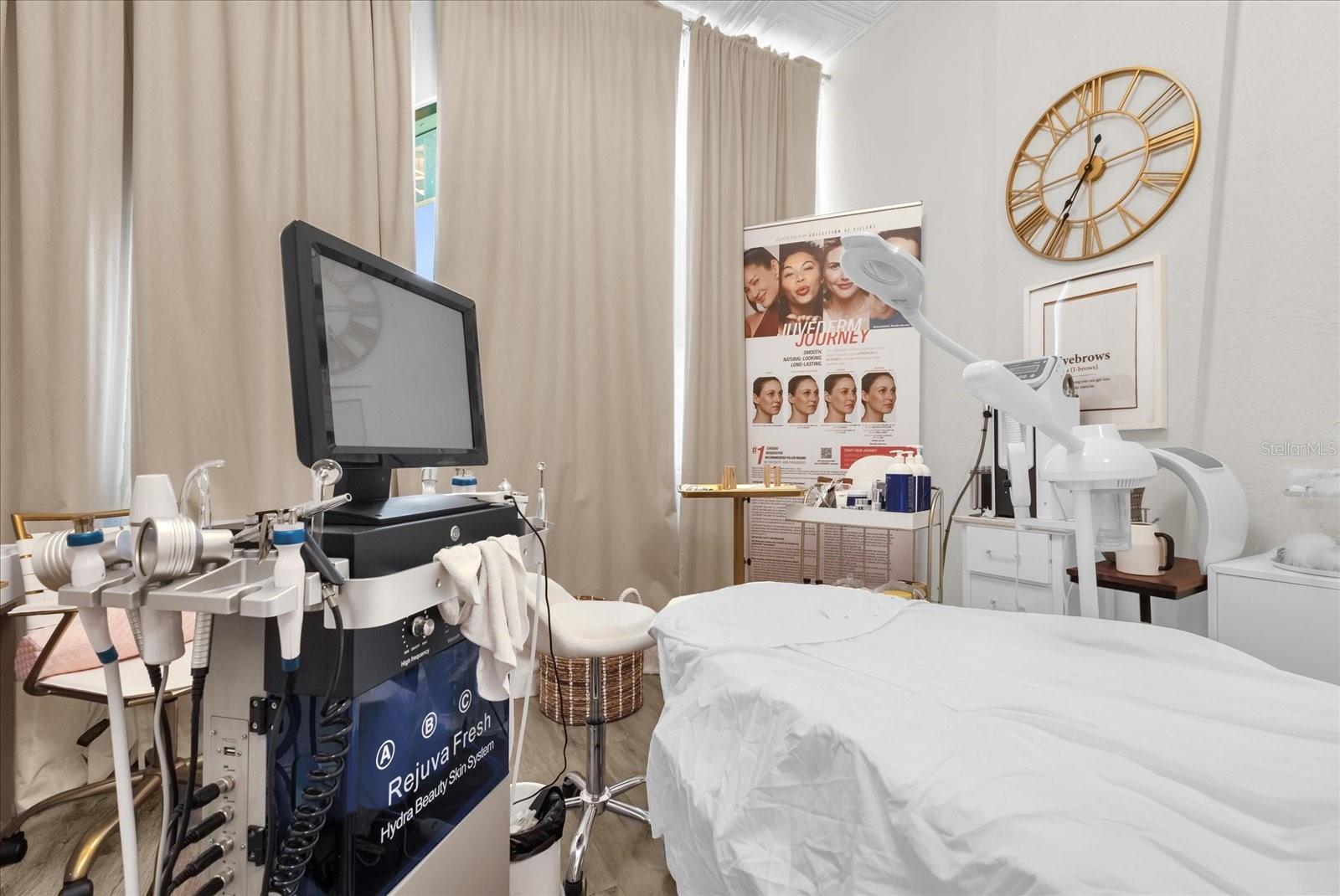 6881 KINGSPOINTE PKWY #16, ORLANDO, FL, 32819