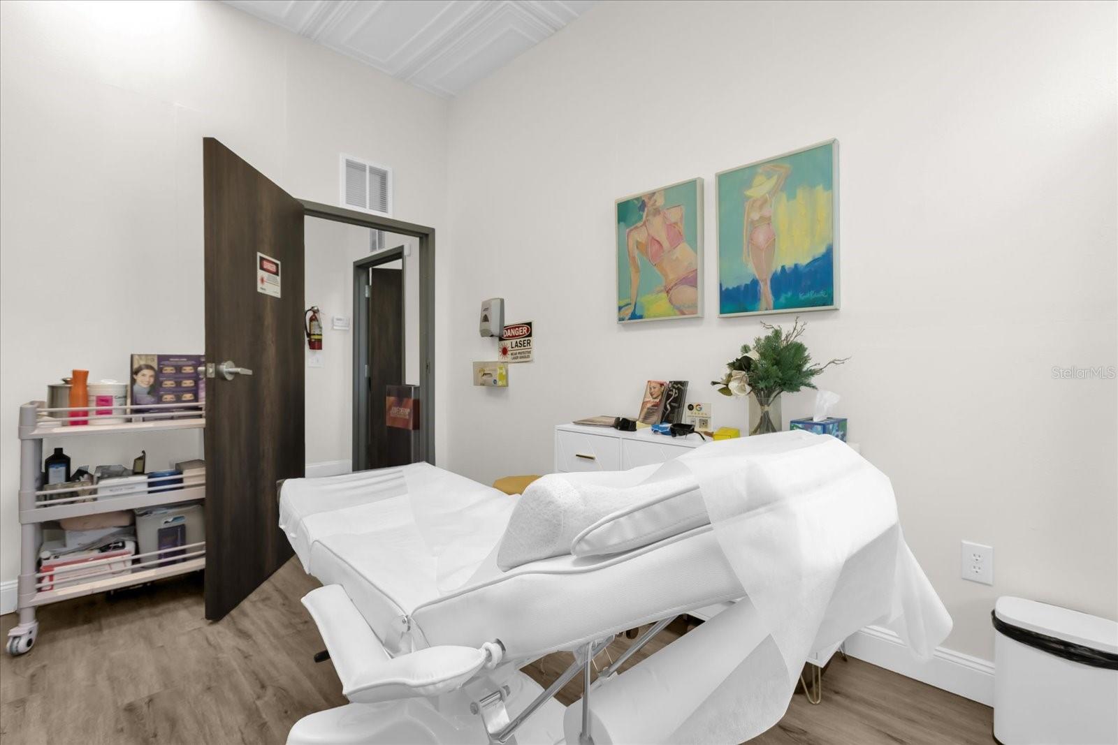 6881 KINGSPOINTE PKWY #16, ORLANDO, FL, 32819