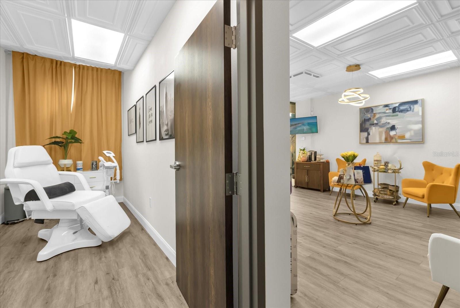 6881 KINGSPOINTE PKWY #16, ORLANDO, FL, 32819