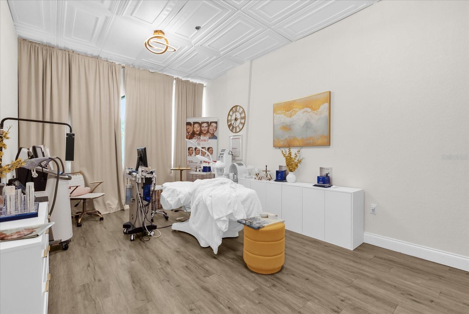 6881 KINGSPOINTE PKWY #16, ORLANDO, FL, 32819