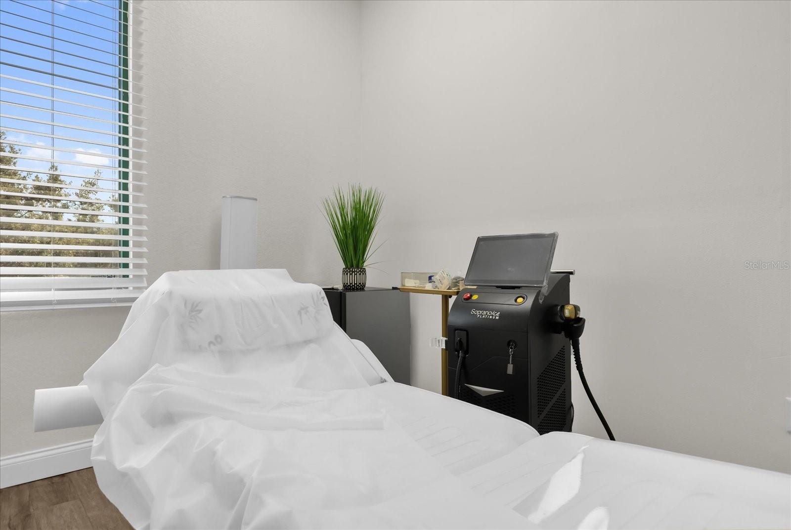 6881 KINGSPOINTE PKWY #16, ORLANDO, FL, 32819