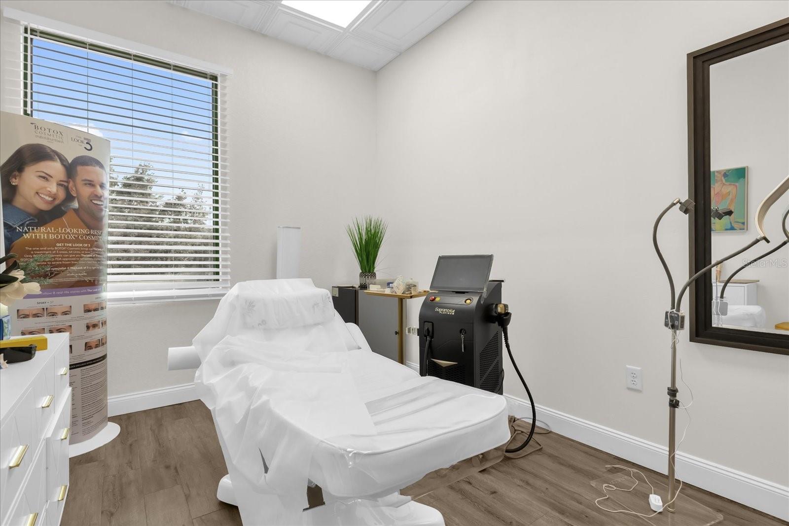 6881 KINGSPOINTE PKWY #16, ORLANDO, FL, 32819