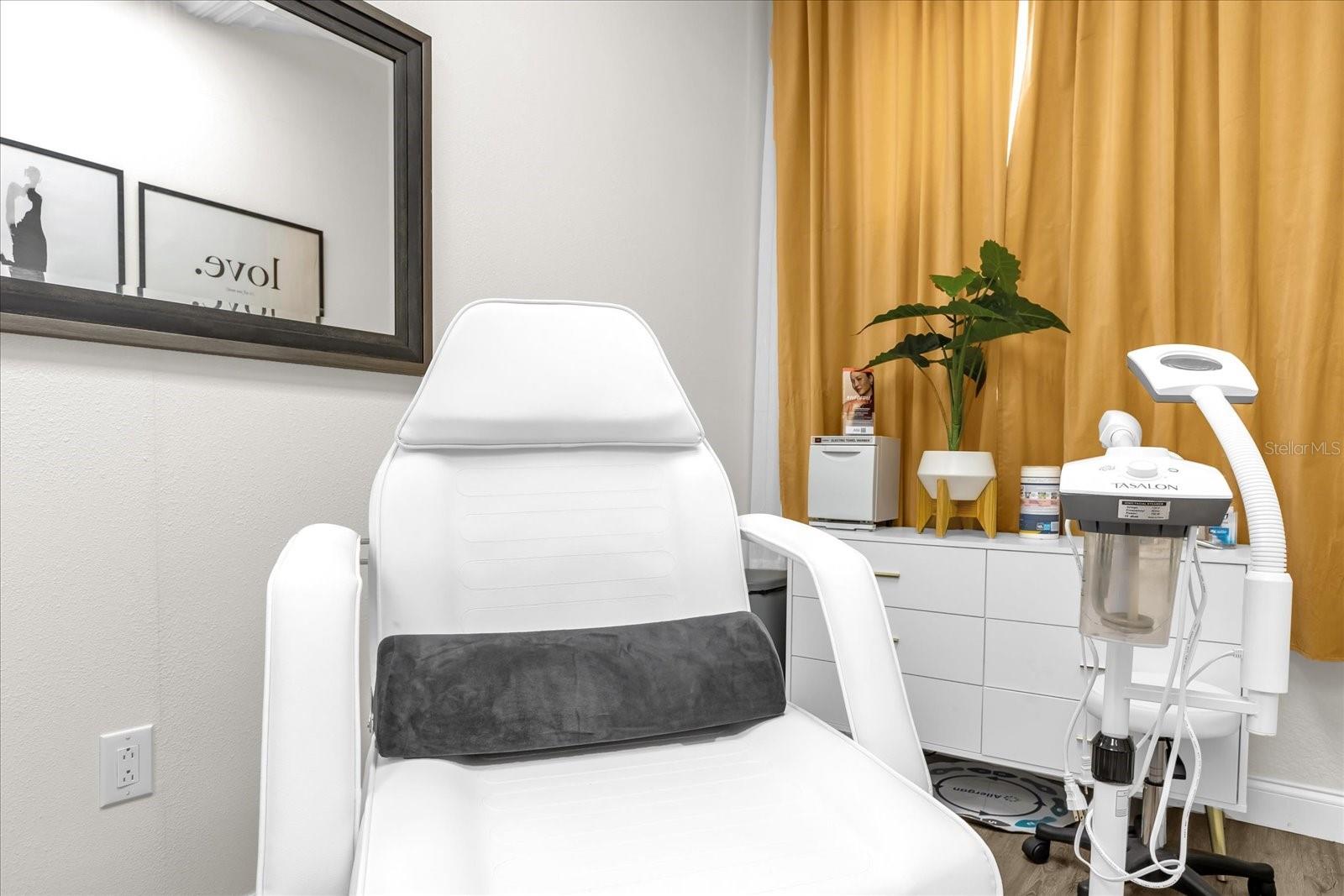 6881 KINGSPOINTE PKWY #16, ORLANDO, FL, 32819