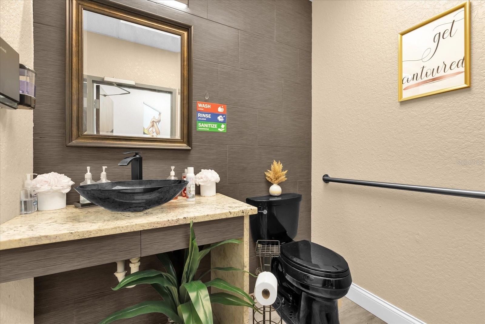 6881 KINGSPOINTE PKWY #16, ORLANDO, FL, 32819