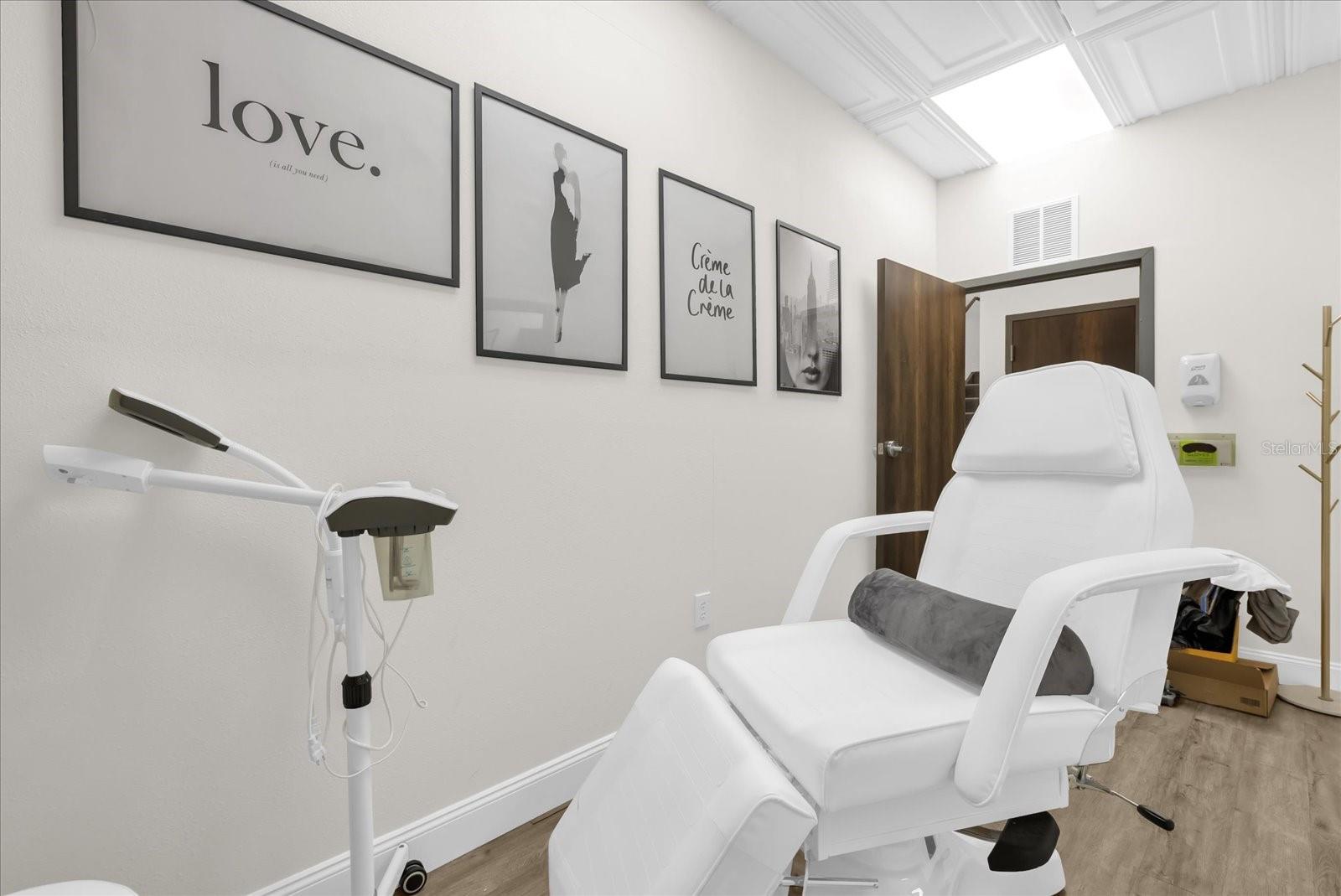 6881 KINGSPOINTE PKWY #16, ORLANDO, FL, 32819