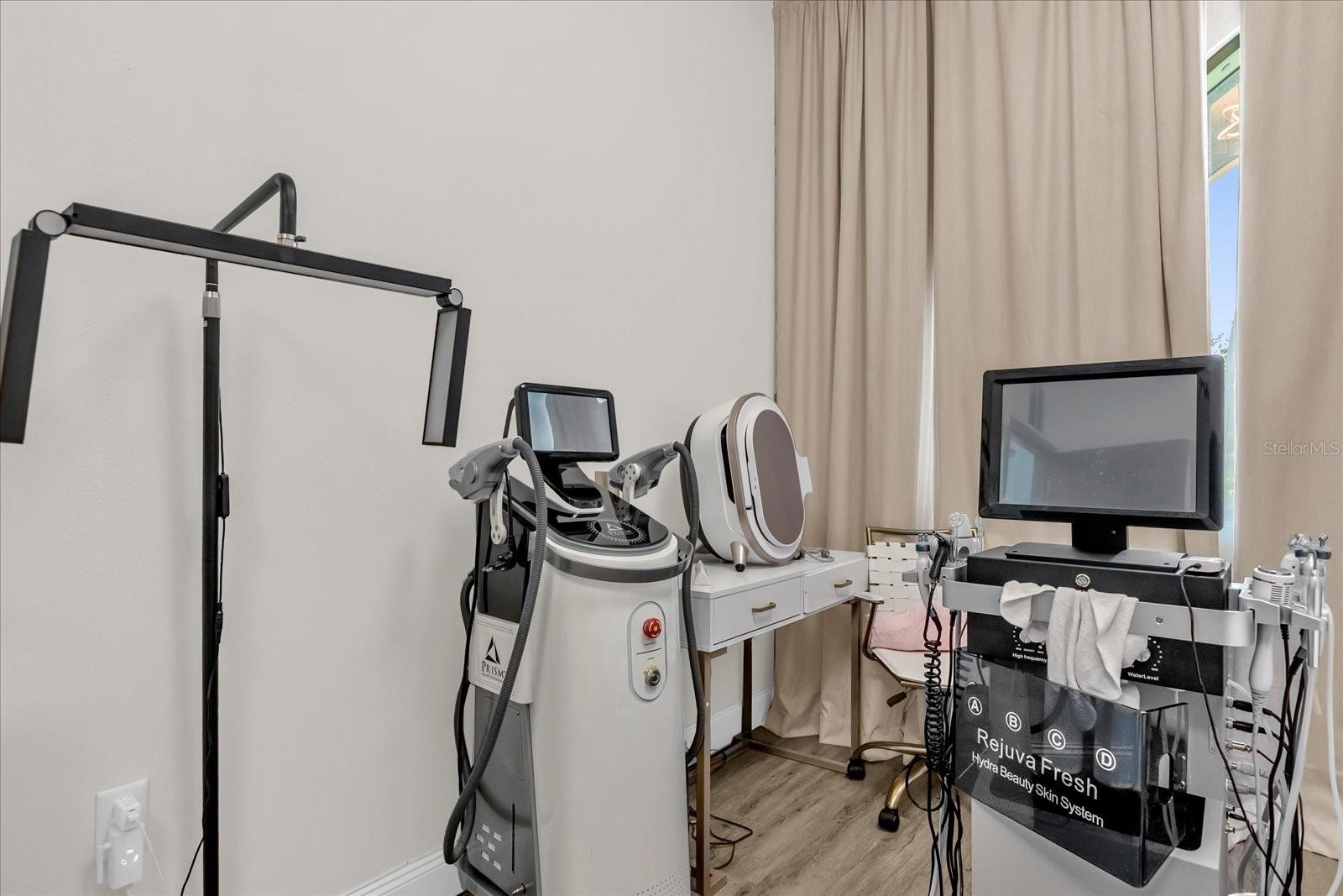 6881 KINGSPOINTE PKWY #16, ORLANDO, FL, 32819