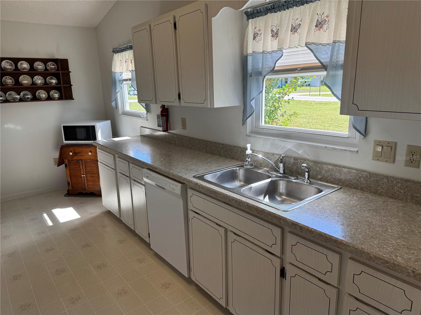 10 BRIGADOON CIR, LEESBURG, FL, 34788