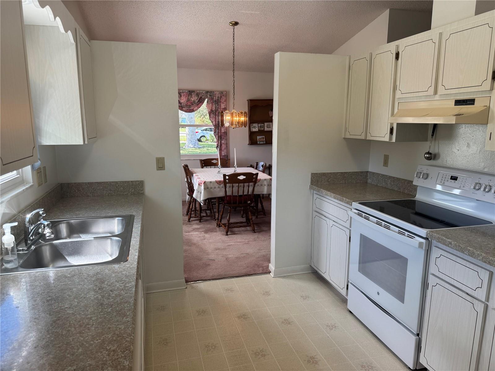 10 BRIGADOON CIR, LEESBURG, FL, 34788