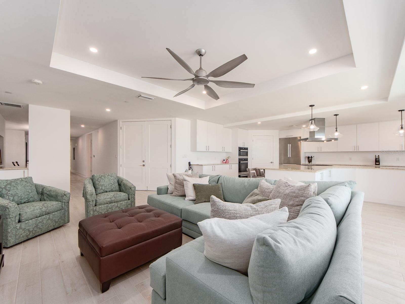 15 AVALON ST #402, CLEARWATER BEACH, FL, 33767