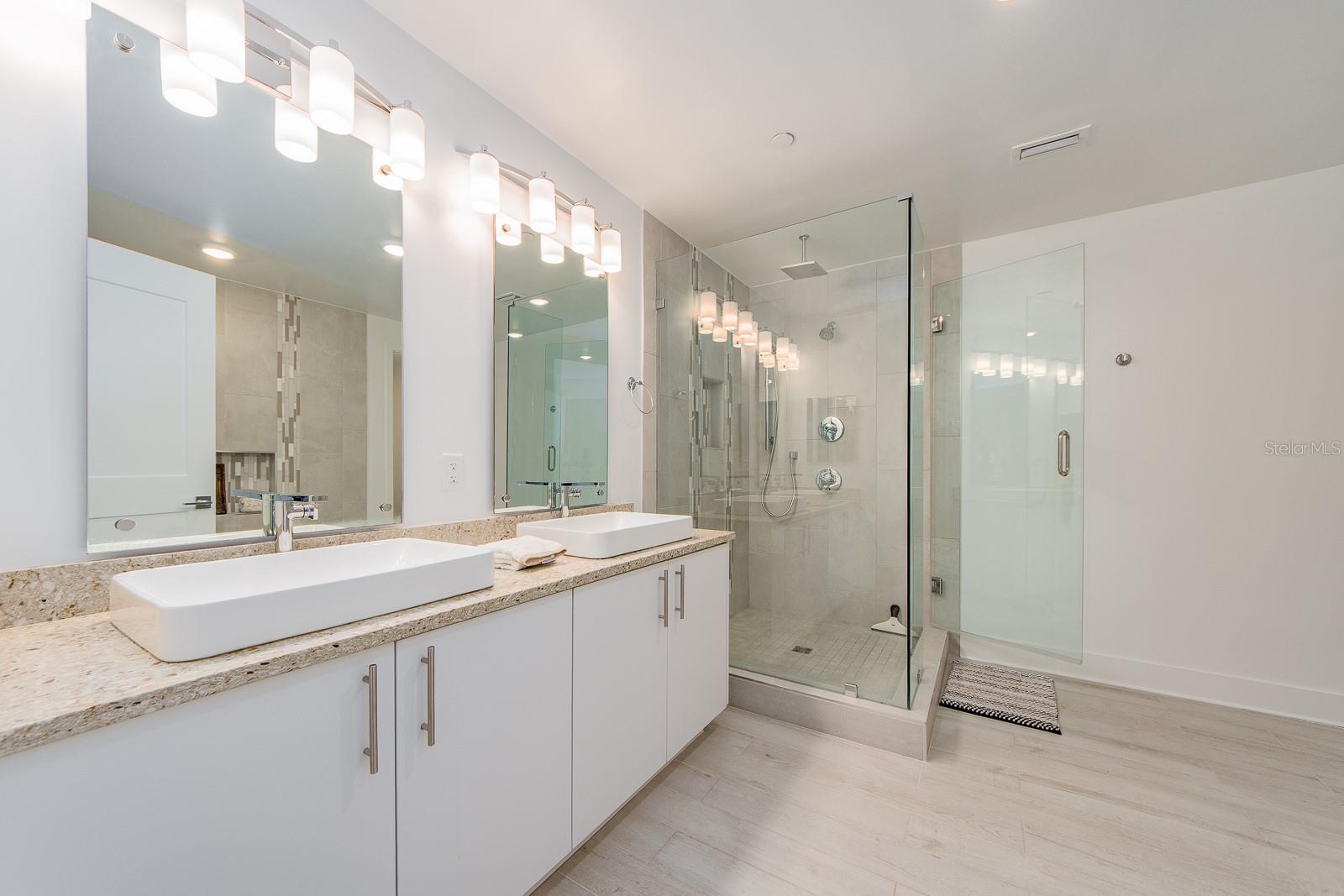 15 AVALON ST #402, CLEARWATER BEACH, FL, 33767