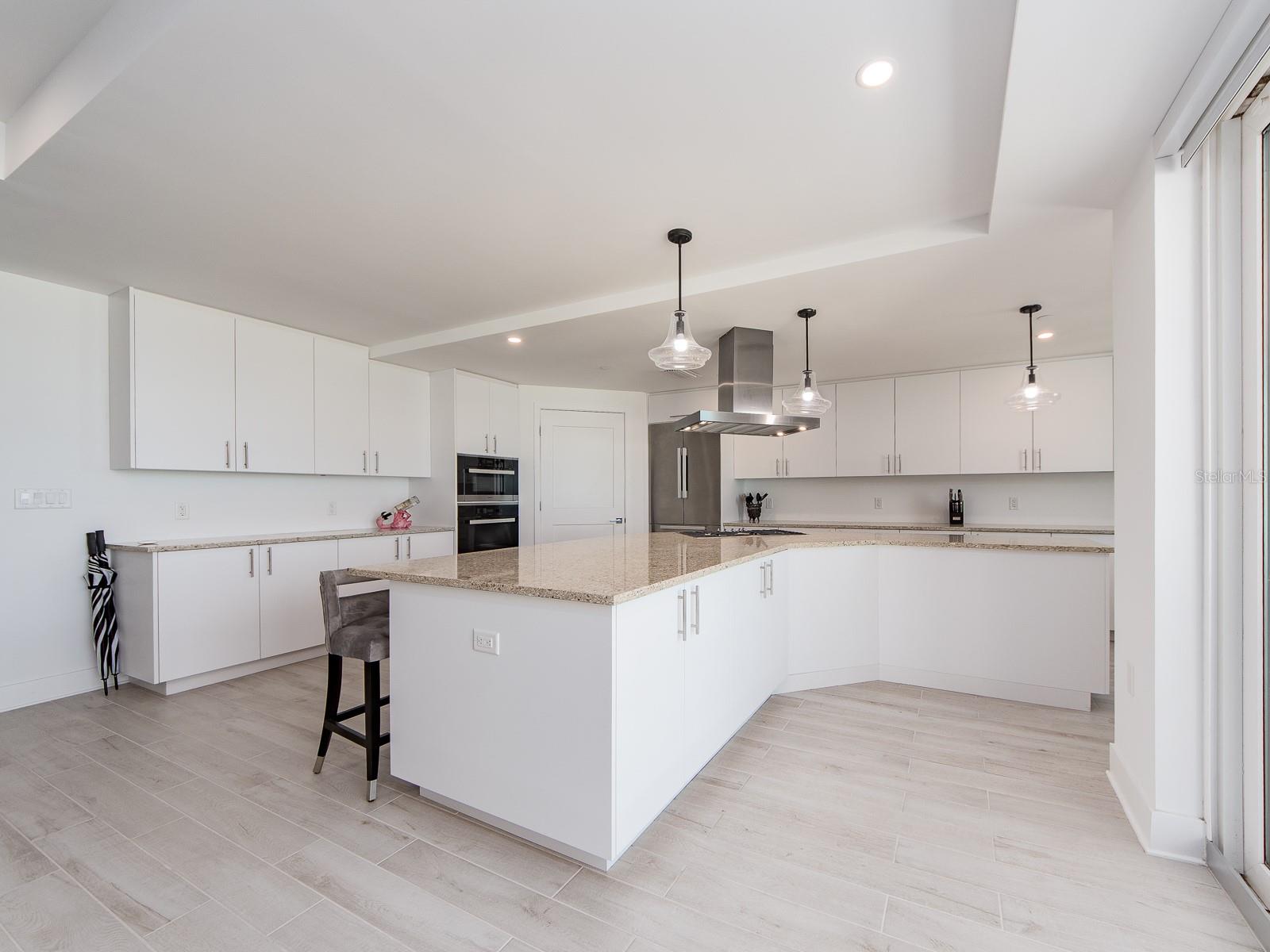 15 AVALON ST #402, CLEARWATER BEACH, FL, 33767