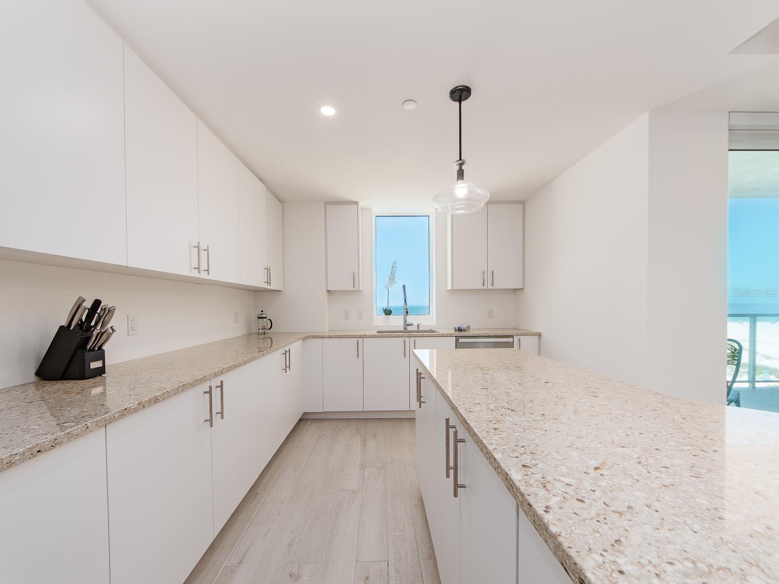 15 AVALON ST #402, CLEARWATER BEACH, FL, 33767