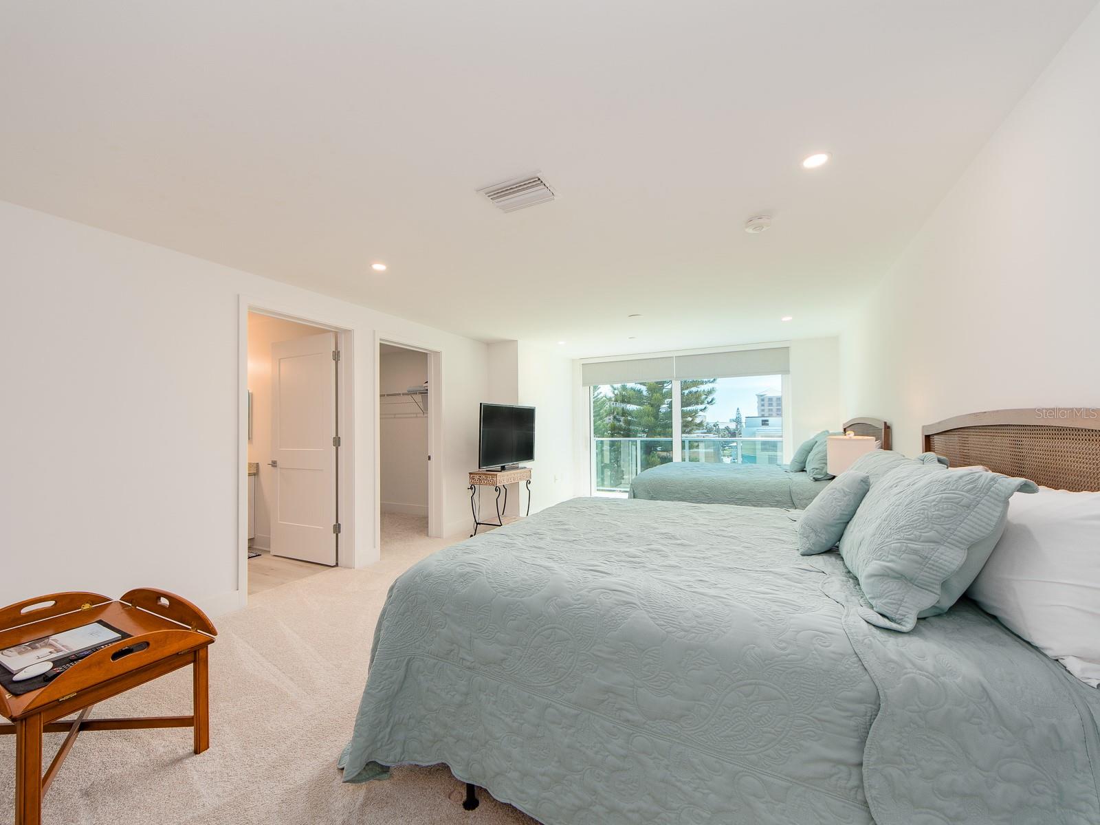 15 AVALON ST #402, CLEARWATER BEACH, FL, 33767