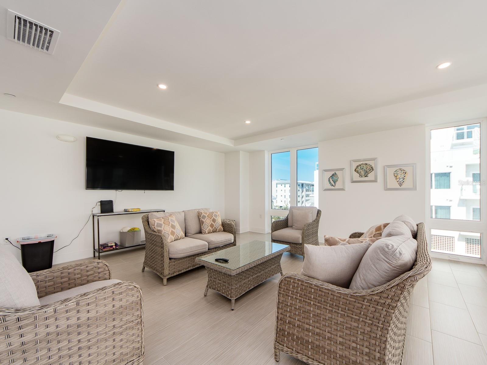 15 AVALON ST #402, CLEARWATER BEACH, FL, 33767