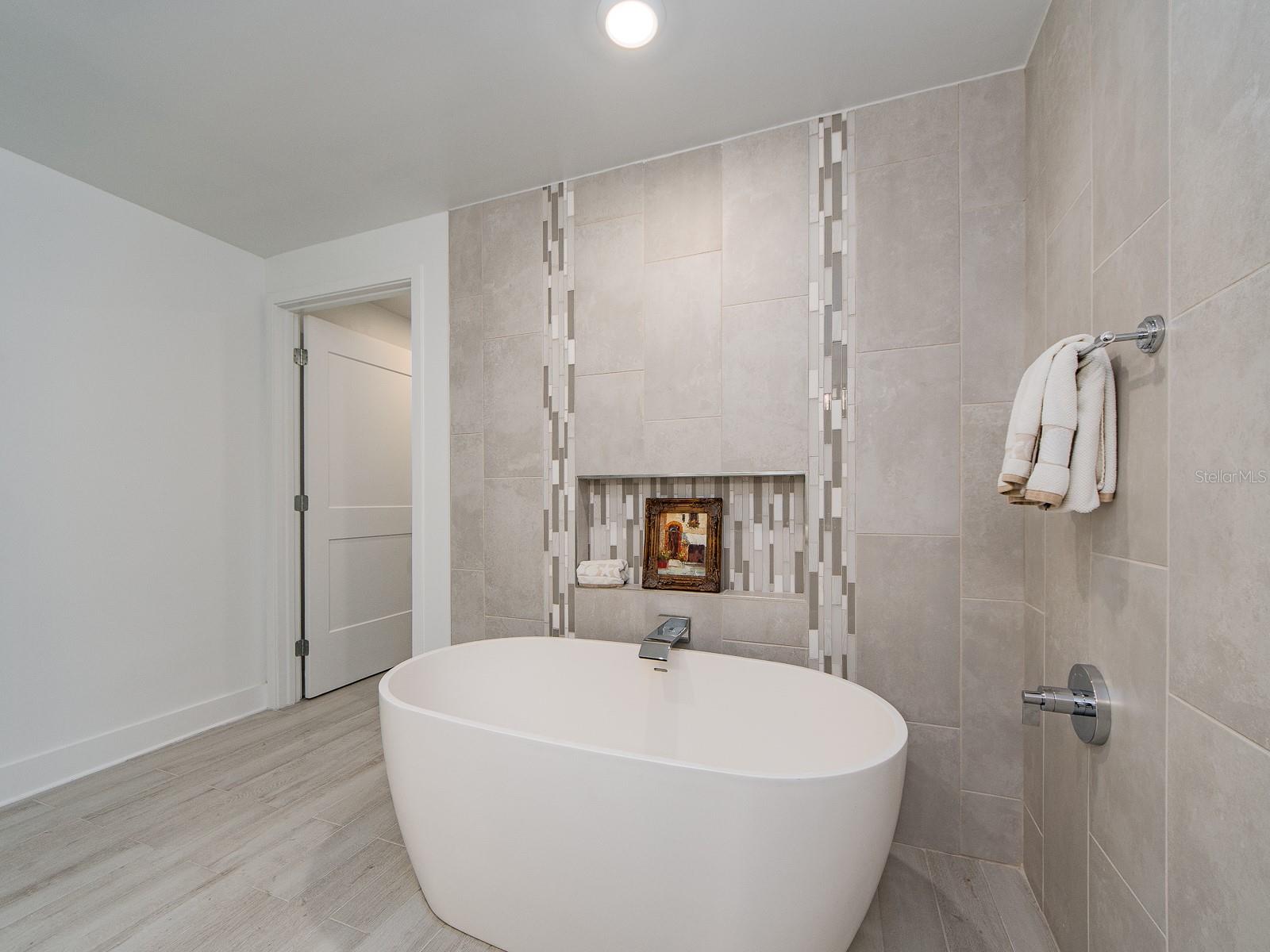 15 AVALON ST #402, CLEARWATER BEACH, FL, 33767