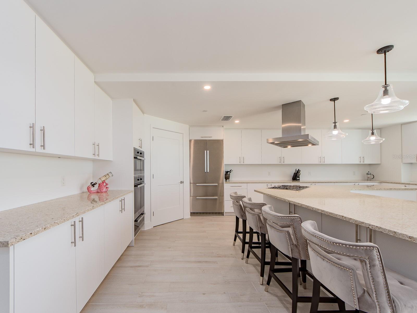 15 AVALON ST #402, CLEARWATER BEACH, FL, 33767