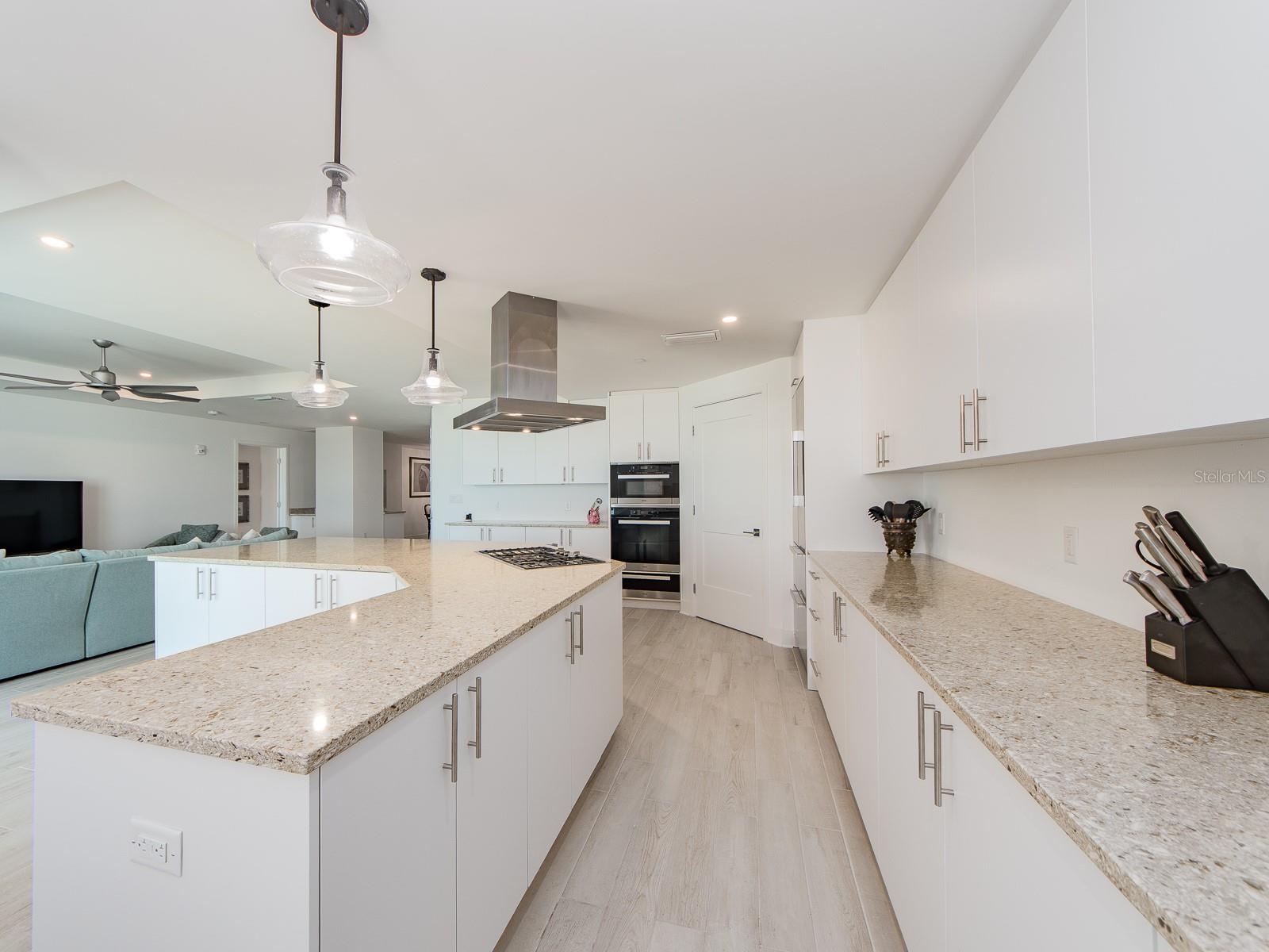 15 AVALON ST #402, CLEARWATER BEACH, FL, 33767