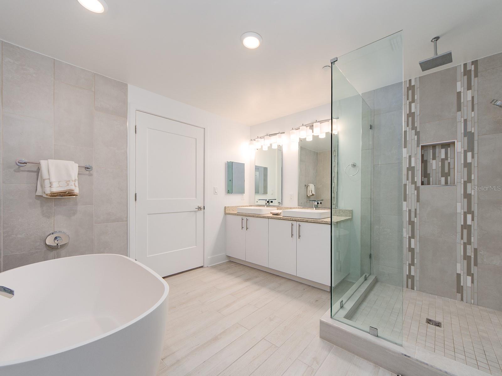 15 AVALON ST #402, CLEARWATER BEACH, FL, 33767