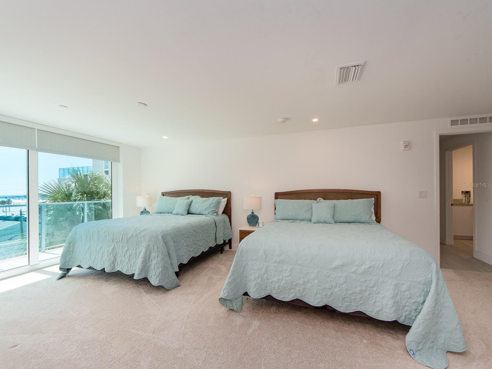 15 AVALON ST #402, CLEARWATER BEACH, FL, 33767