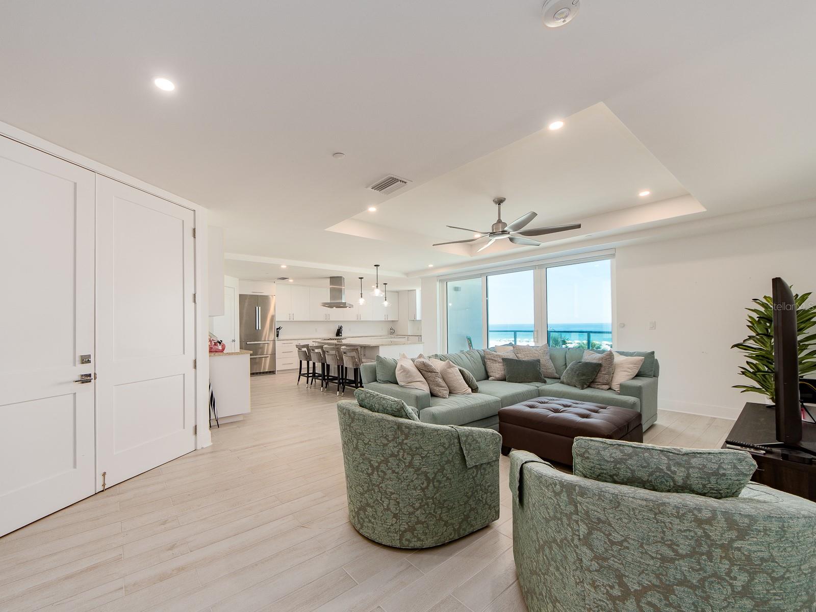 15 AVALON ST #402, CLEARWATER BEACH, FL, 33767