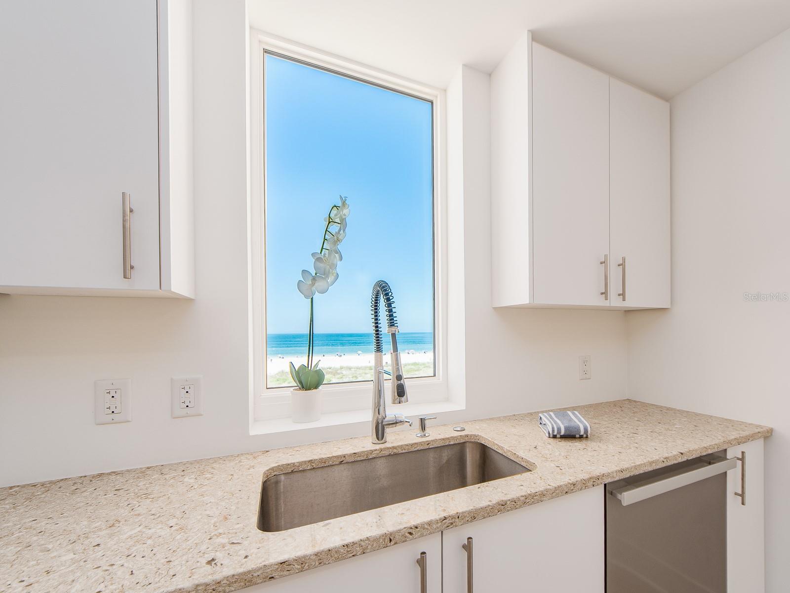 15 AVALON ST #402, CLEARWATER BEACH, FL, 33767