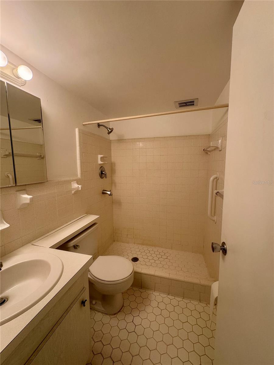 11201 80TH AVE #101, SEMINOLE, FL, 33772