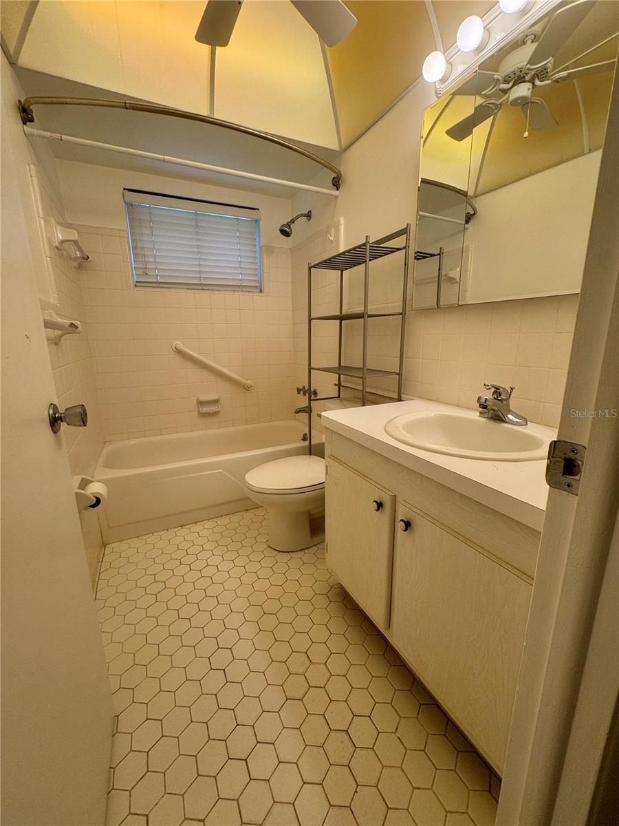 11201 80TH AVE #101, SEMINOLE, FL, 33772