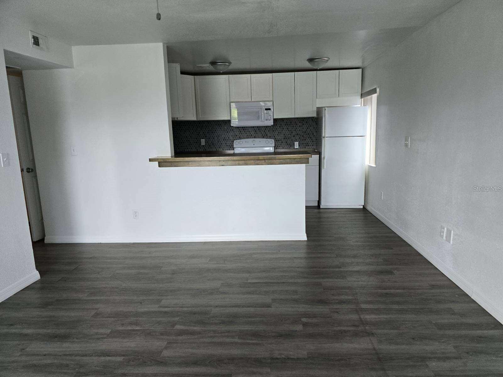 O6355524 Property Photo