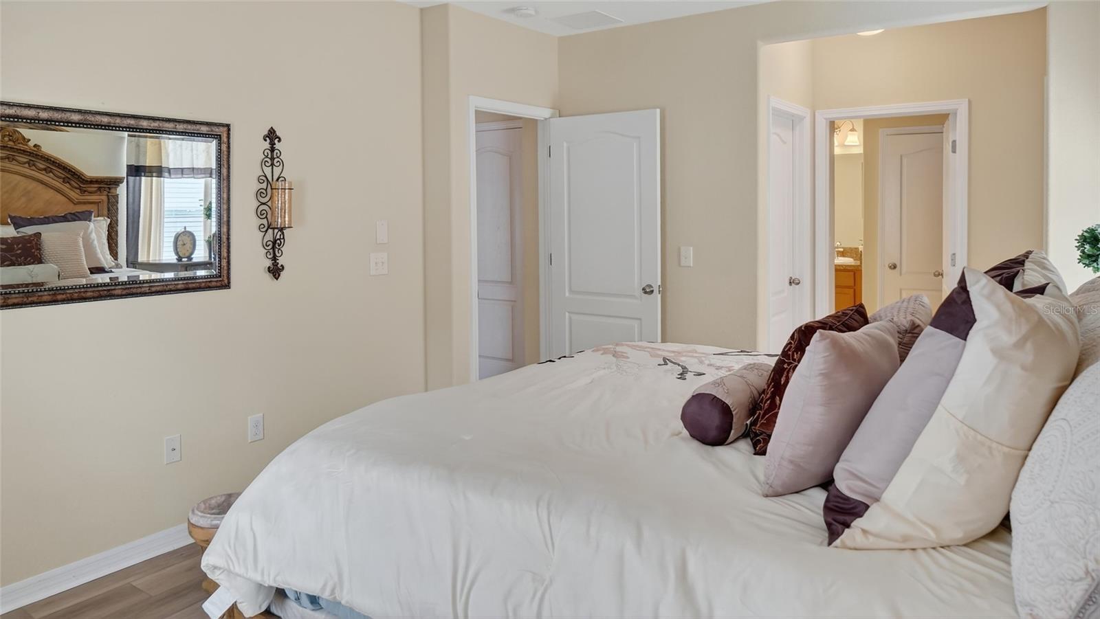 1055 SEMINOLE SKY DR, RUSKIN, FL, 33570