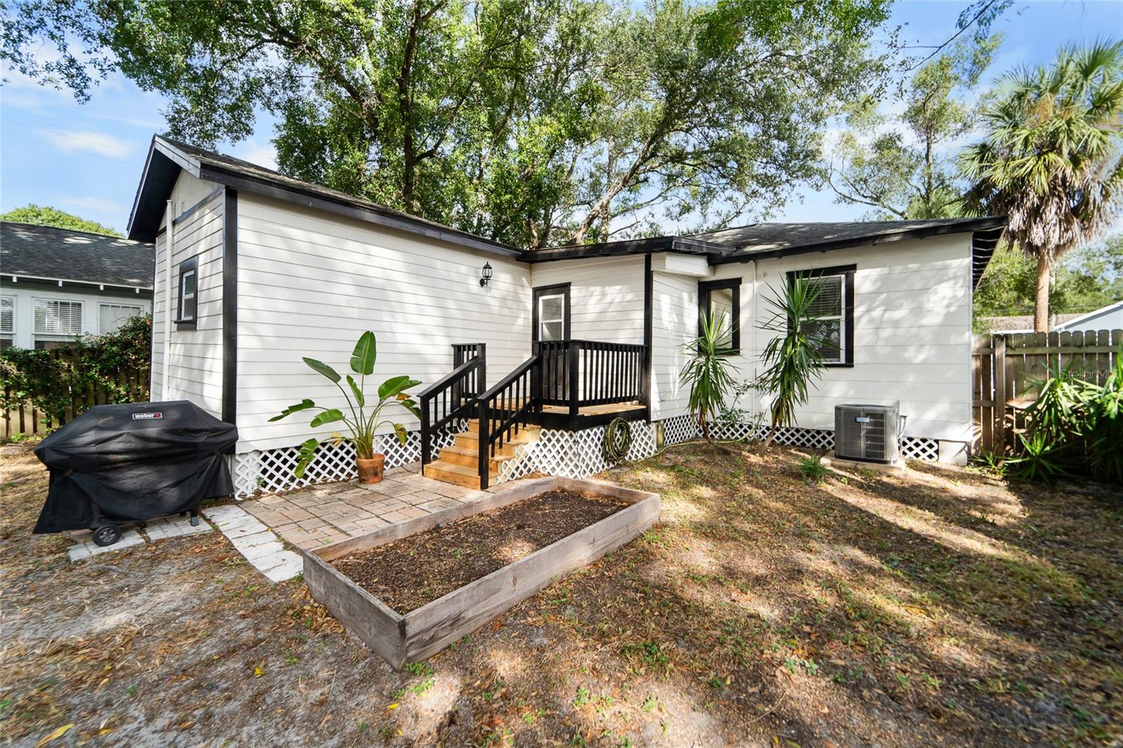 214 W VIOLET ST, TAMPA, FL, 33603