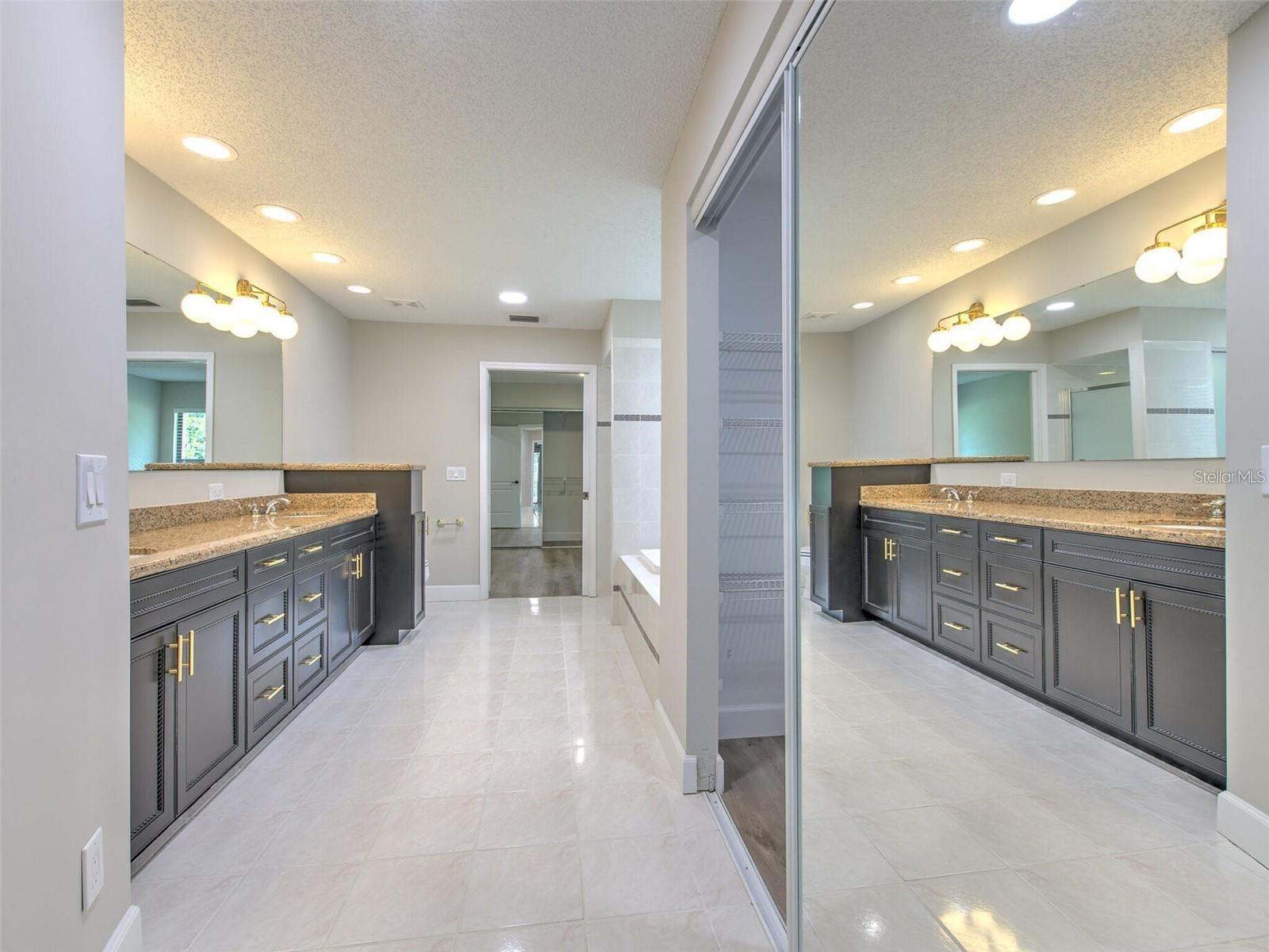 3105 MOSSVALE LN, TAMPA, FL, 33618