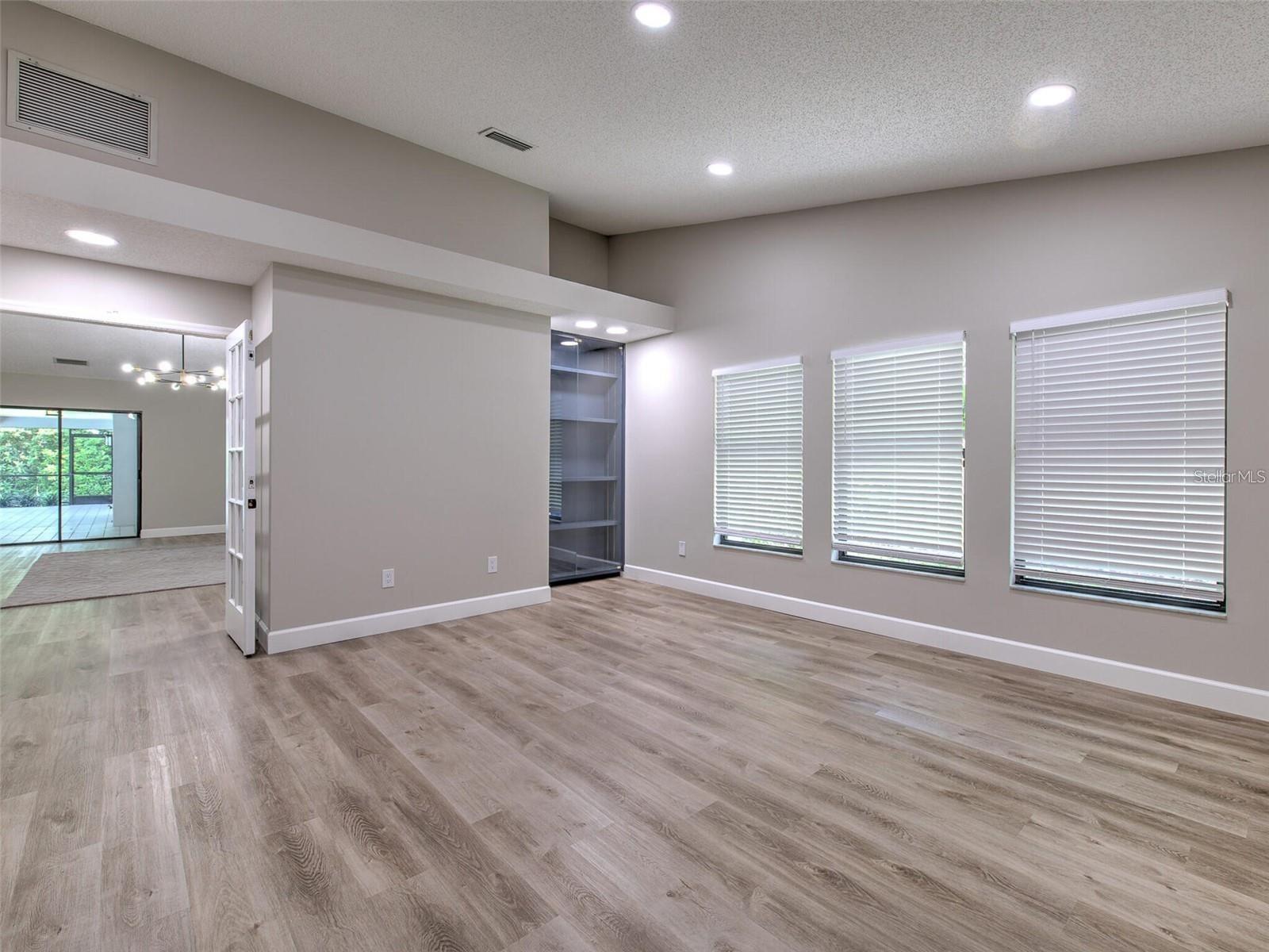 3105 MOSSVALE LN, TAMPA, FL, 33618