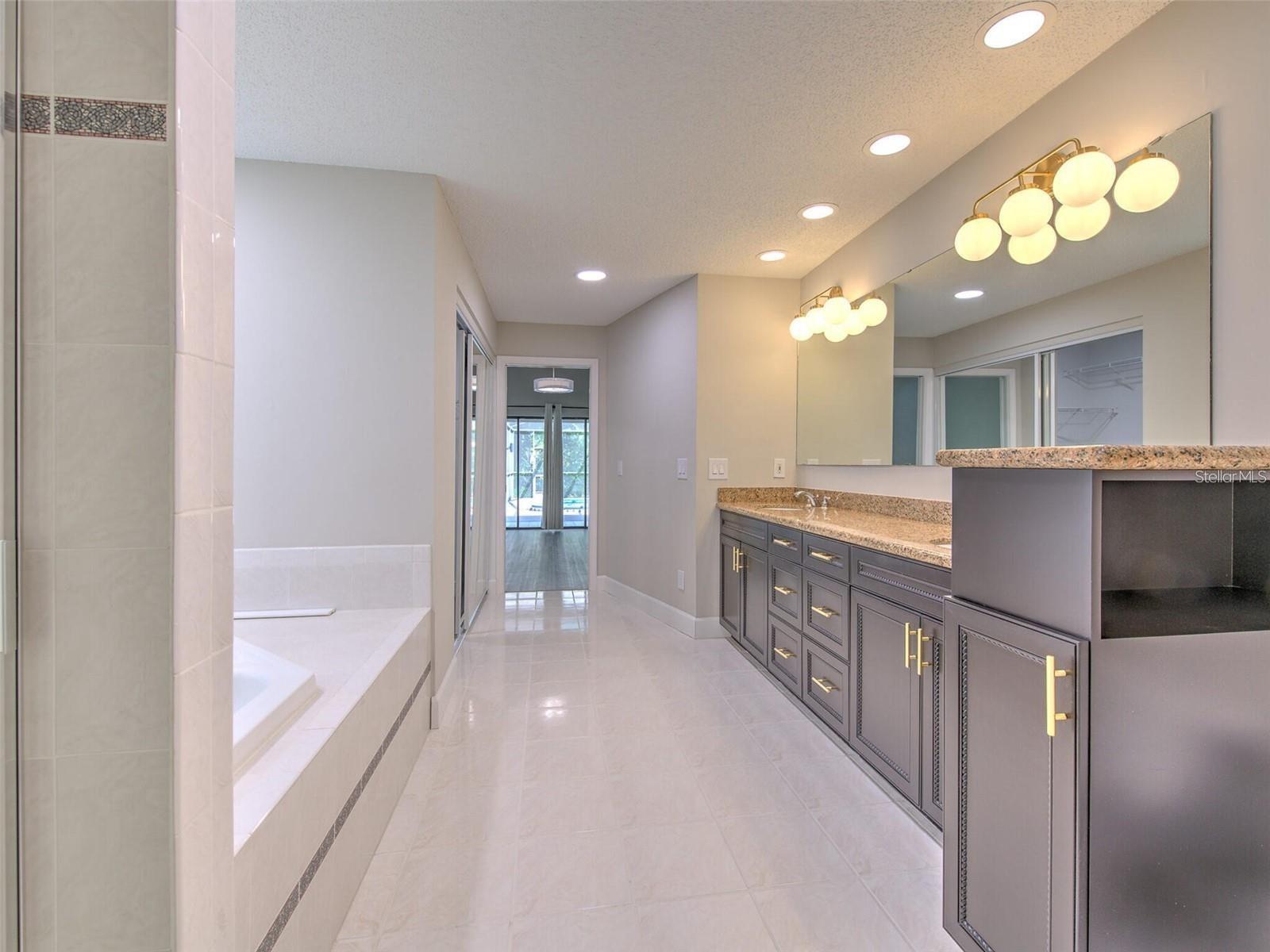 3105 MOSSVALE LN, TAMPA, FL, 33618