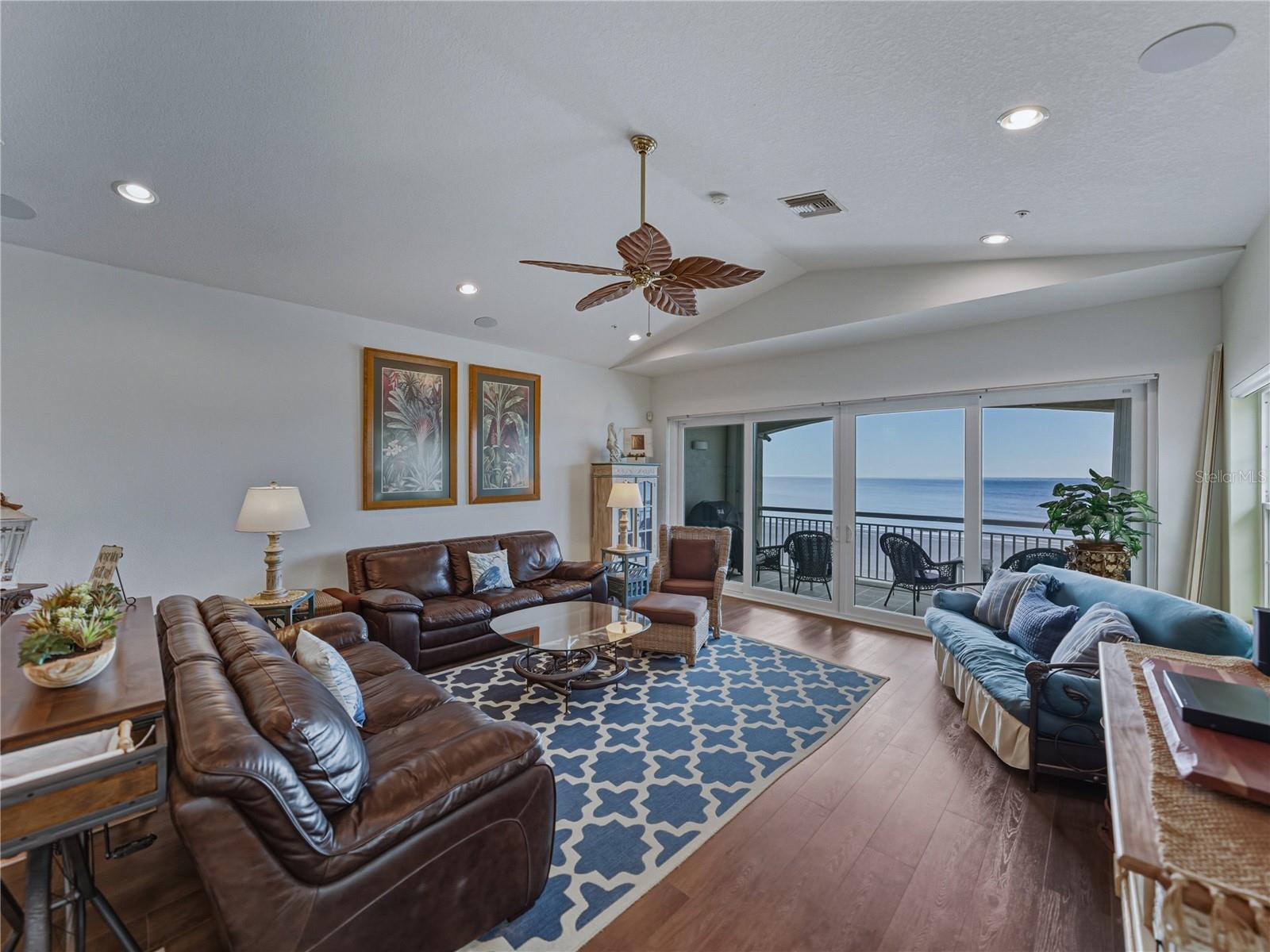 Large and comfortable living room