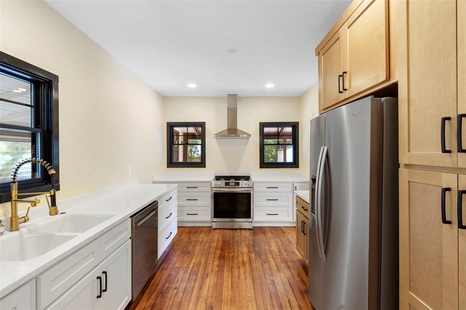 210 W UNIVERSITY AVE, DELAND, FL, 32720