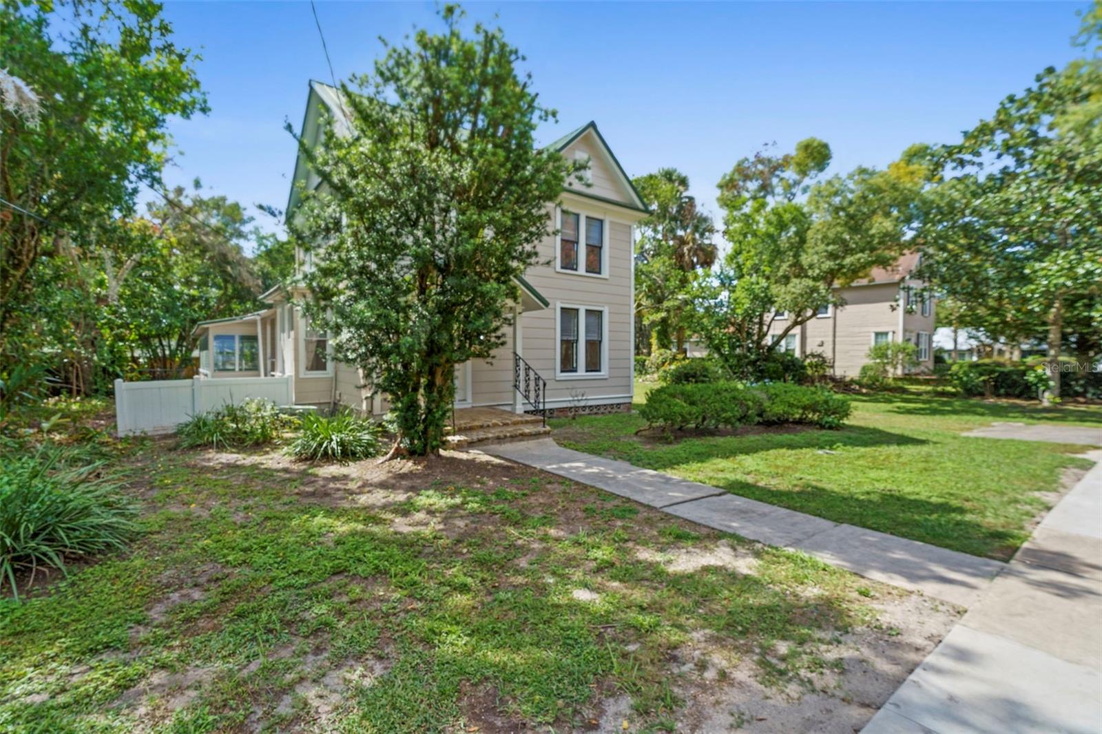 210 W UNIVERSITY AVE, DELAND, FL, 32720